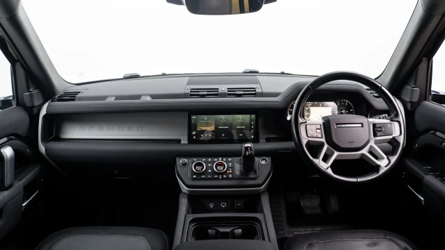 Land Rover Defender Image 5