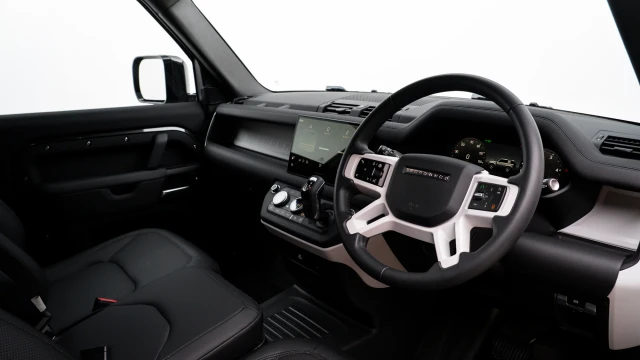 Land Rover Defender Image 5