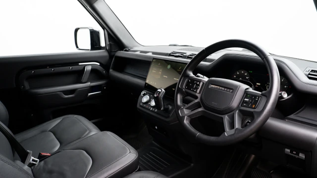 Land Rover Defender Image 5