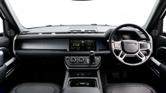 Land Rover Defender Image 5
