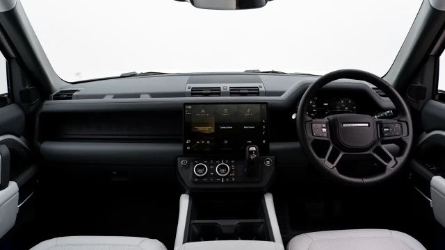Land Rover Defender Image 5