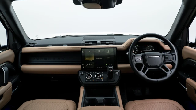 Land Rover Defender Image 5