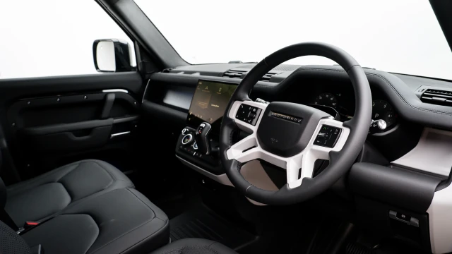 Land Rover Defender Image 5