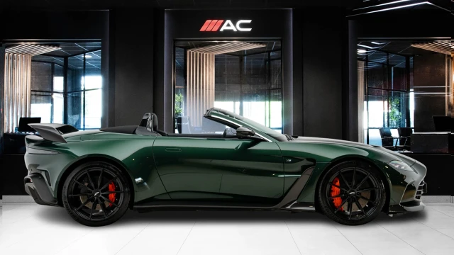 Aston Martin Vantage Image 5
