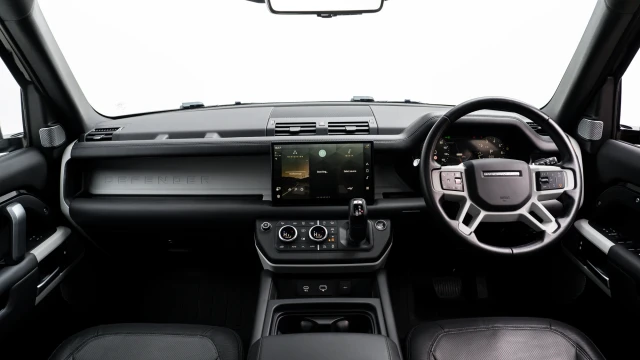 Land Rover Defender Image 5