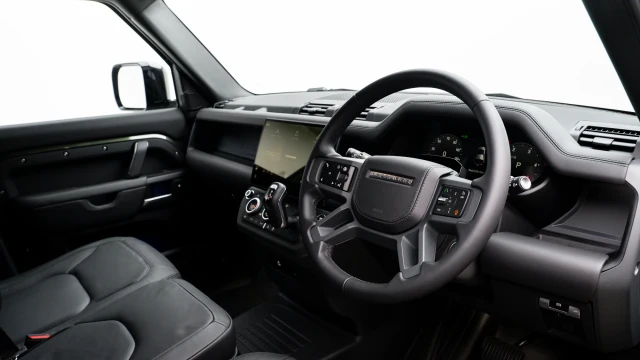 Land Rover Defender Image 5
