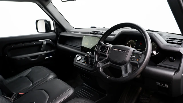 Land Rover Defender Image 5