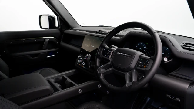 Land Rover Defender Image 5