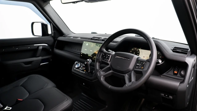 Land Rover Defender Image 5