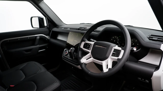 Land Rover Defender Image 6