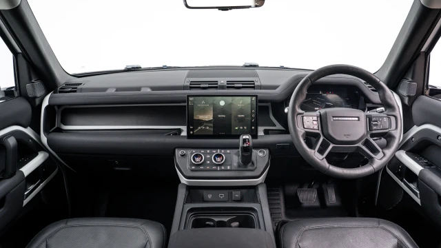Land Rover Defender Image 6