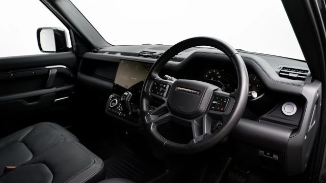 Land Rover Defender Image 5