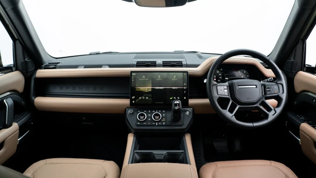 Land Rover Defender Image 5