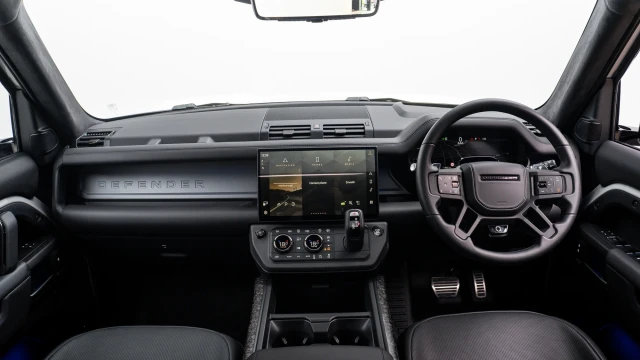 Land Rover Defender Image 6