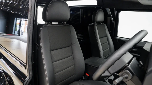 Land Rover Defender Image 6