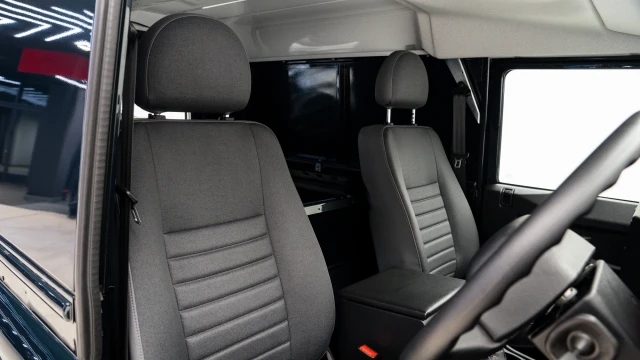Land Rover Defender Image 6