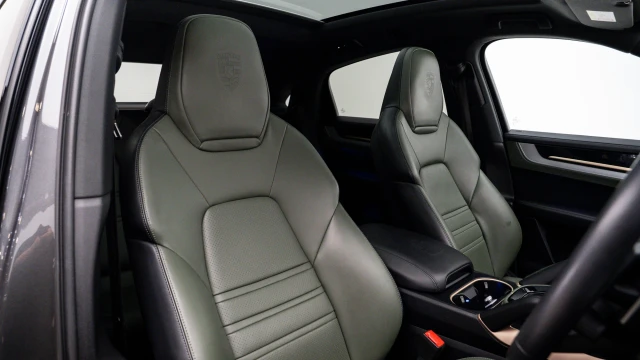 Porsche Cayenne Image 6