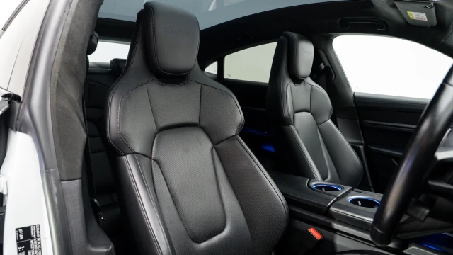 Porsche Taycan Image 6