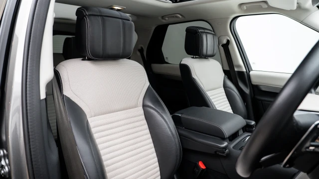 Land Rover Discovery Image 6
