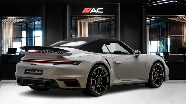 Porsche 911 Image 6