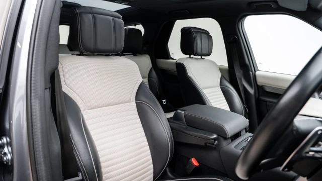 Land Rover Discovery Image 6