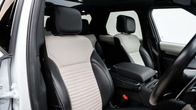 Land Rover Discovery Image 6
