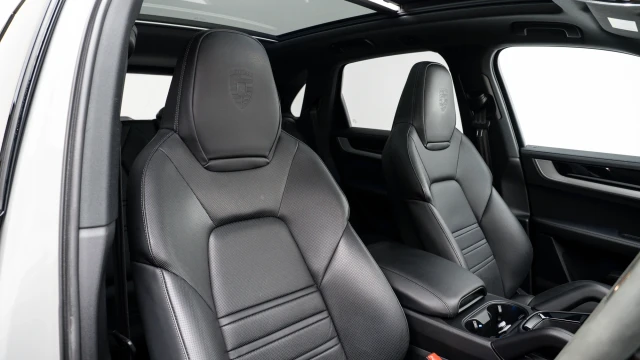 Porsche Cayenne Image 6