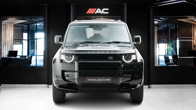 Land Rover Defender Image 2