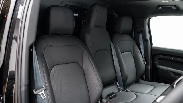 Land Rover Defender Image 6