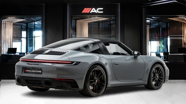 Porsche 911 Image 6