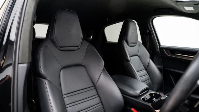 Porsche Cayenne Image 5