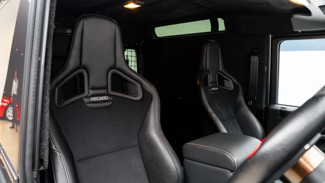 Land Rover Defender Image 6