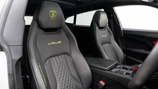 Lamborghini Urus Image 6