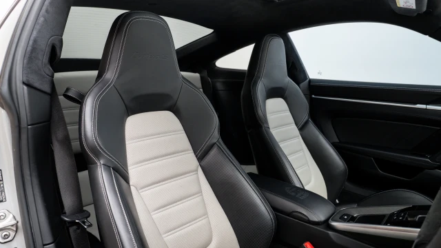 Porsche 911 Image 6