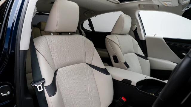 Lexus ES Image 6
