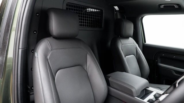 Land Rover Defender Image 6
