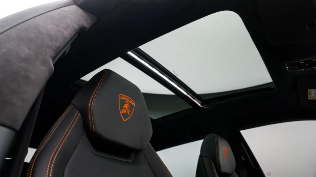 Lamborghini Urus Image 7