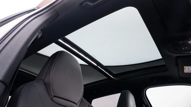 Porsche Cayenne Image 7