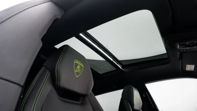 Lamborghini Urus Image 7