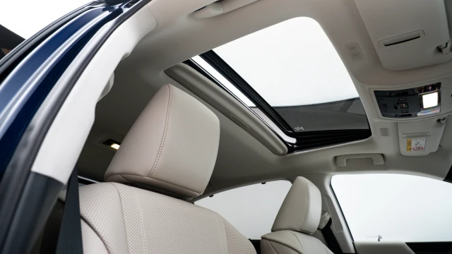 Lexus ES Image 7