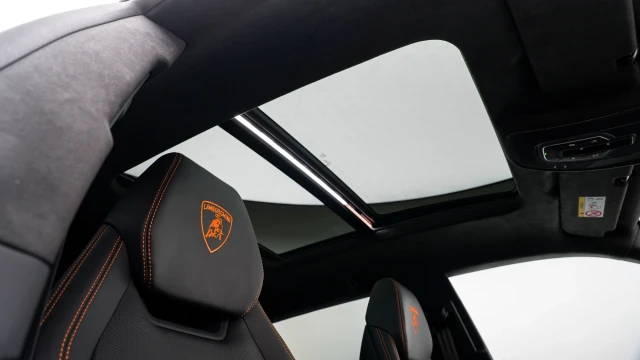 Lamborghini Urus Image 7