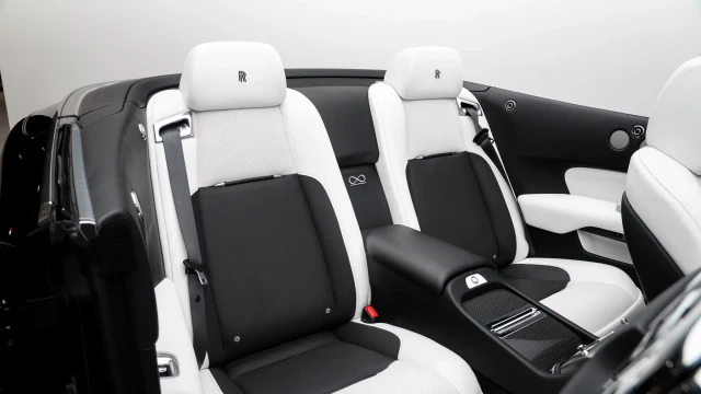 Rolls-Royce Dawn Image 8