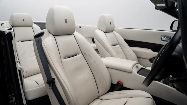 Rolls-Royce Dawn Image 8