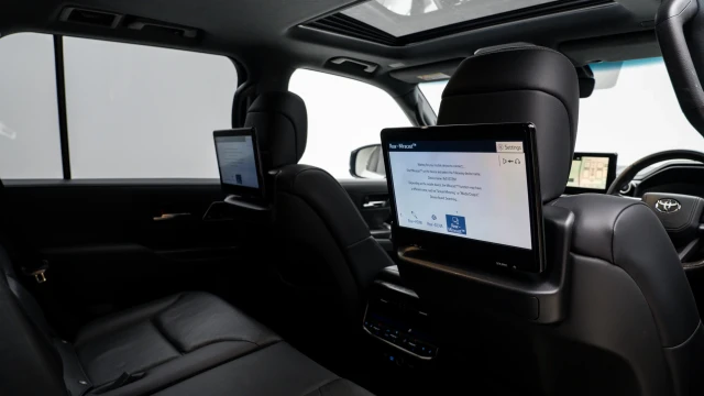 Toyota Land Cruiser Image 7