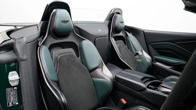 Aston Martin Vantage Image 8