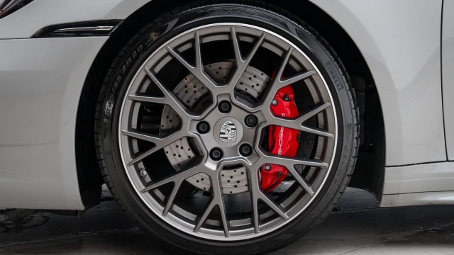 Porsche 911 Image 8