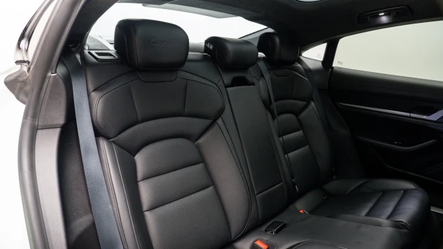 Porsche Taycan Image 8