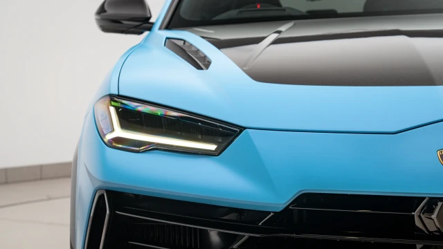 Lamborghini Urus Image 8