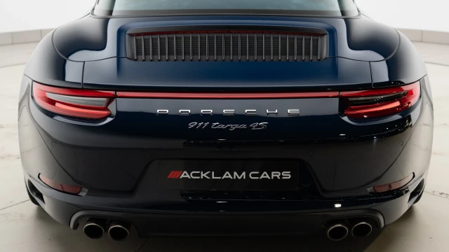 Porsche 911 Image 7