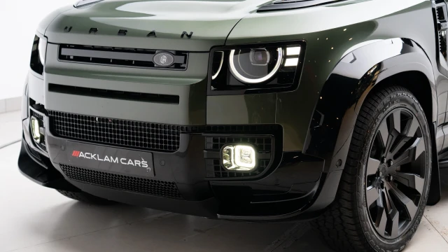 Land Rover Defender Image 5